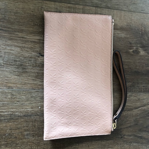 New Michael Kors Wristlet - Picture 2 of 3
